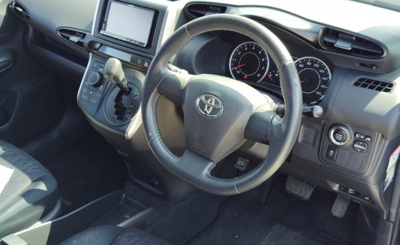 TOYOTA WISH 18X 2010