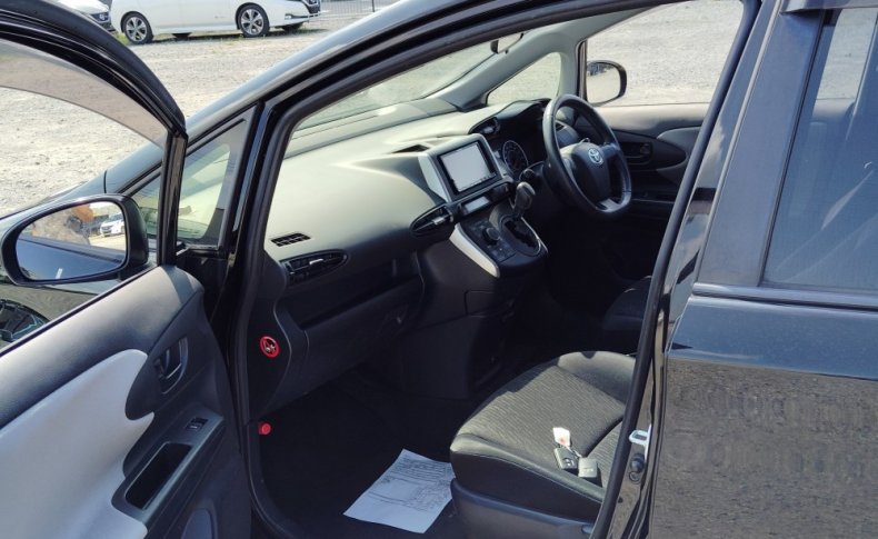 TOYOTA WISH 18X 2010