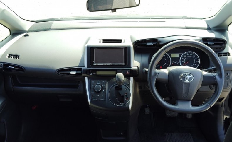 TOYOTA WISH 18X 2010