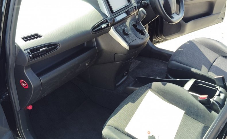 TOYOTA WISH 18X 2010