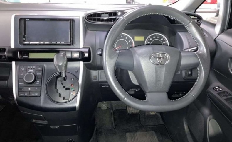TOYOTA WISH 18X 2010