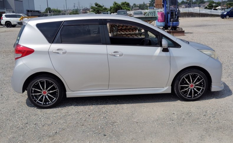 SUBARU TREZIA 1.5I-S 2012