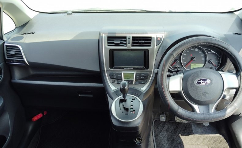 SUBARU TREZIA 1.5I-S 2012