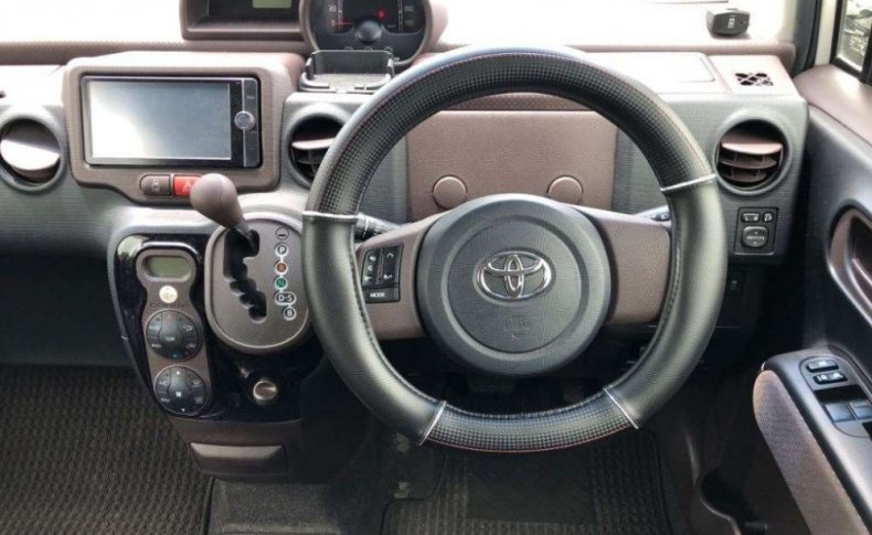 TOYOTA SPADE F 2012