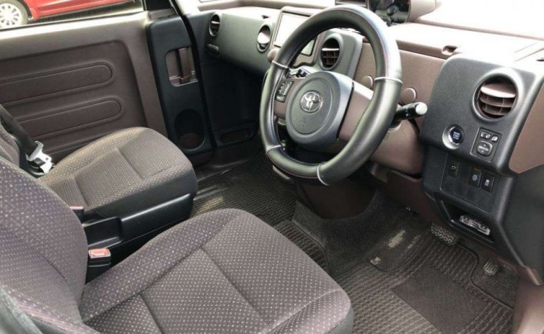 TOYOTA SPADE F 2012