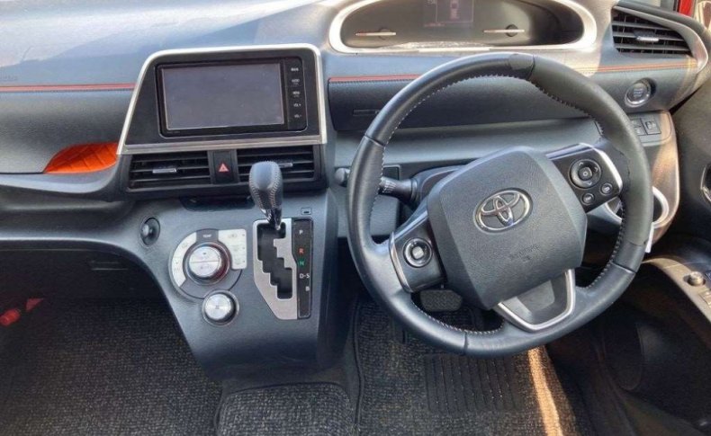 TOYOTA SIENTA G 2015