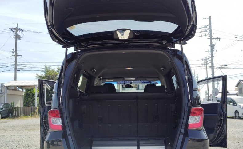 HONDA FREED SPIKE 4WD G Aero 2010
