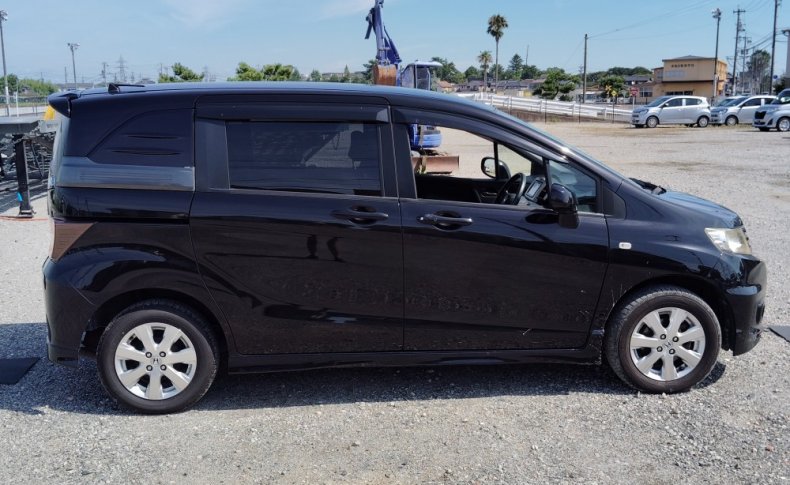 HONDA FREED SPIKE 4WD G Aero 2010