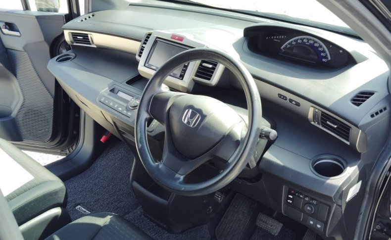 HONDA FREED SPIKE 4WD G Aero 2010