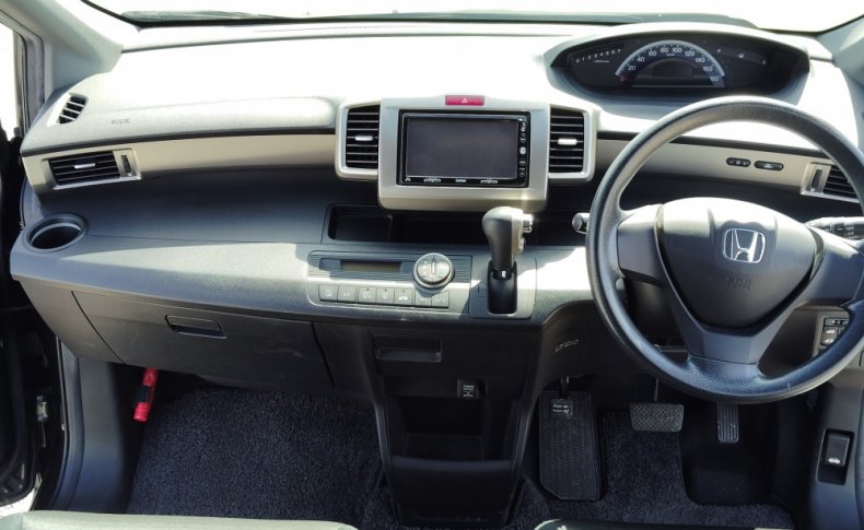 HONDA FREED SPIKE 4WD G Aero 2010