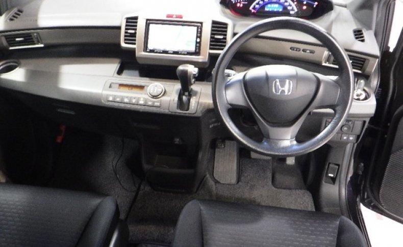 HONDA FREED SPIKE 4WD G Aero 2010