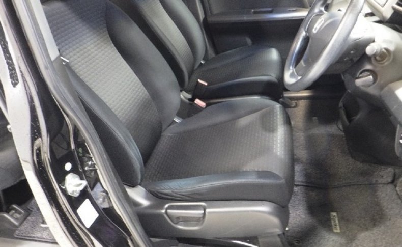 HONDA FREED SPIKE 4WD G Aero 2010