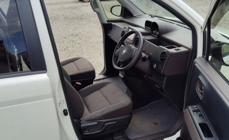 TOYOTA SPADE Х 2013