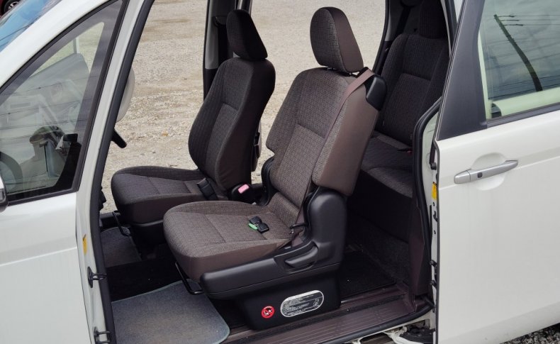 TOYOTA SPADE Х 2013