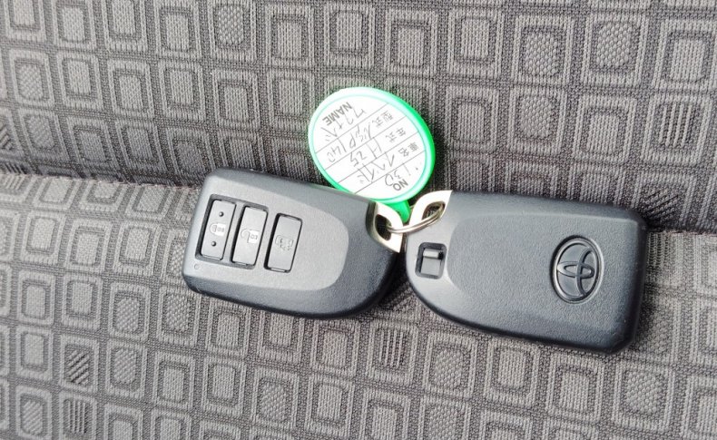 TOYOTA SPADE Х 2013