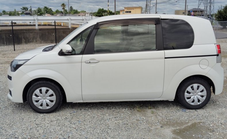 TOYOTA SPADE Х 2013
