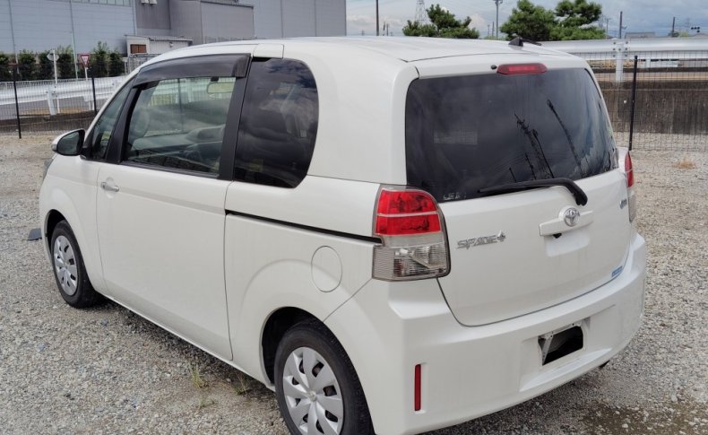 TOYOTA SPADE Х 2013