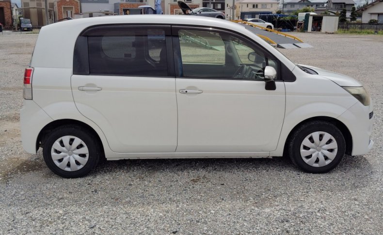 TOYOTA SPADE Х 2013
