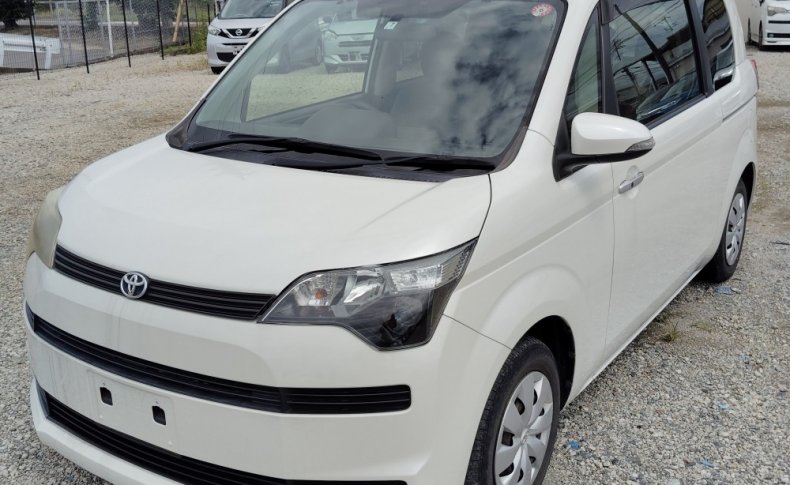 TOYOTA SPADE Х 2013