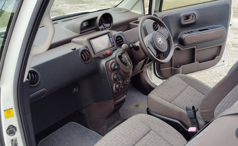 TOYOTA SPADE Х 2013