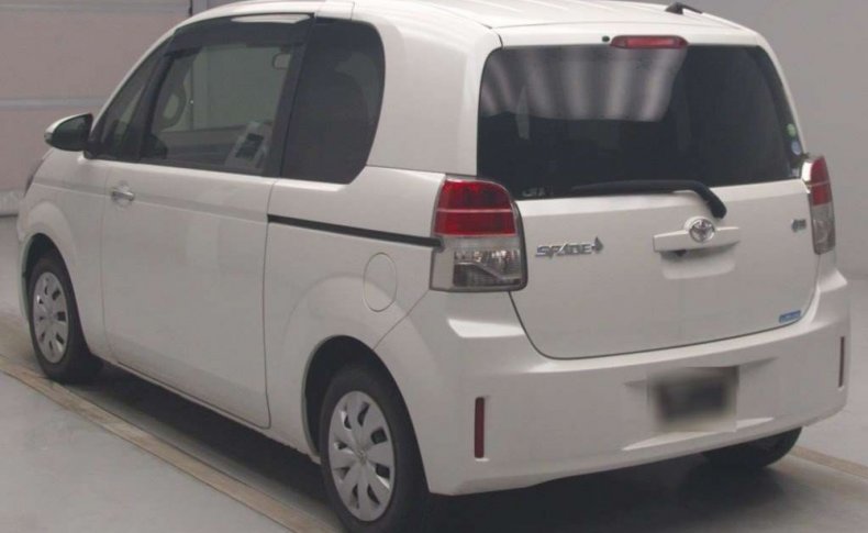 TOYOTA SPADE Х 2013