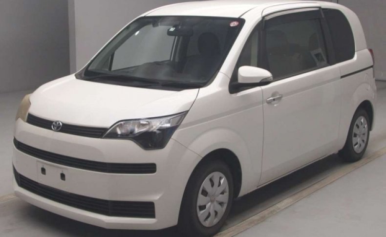 TOYOTA SPADE Х 2013