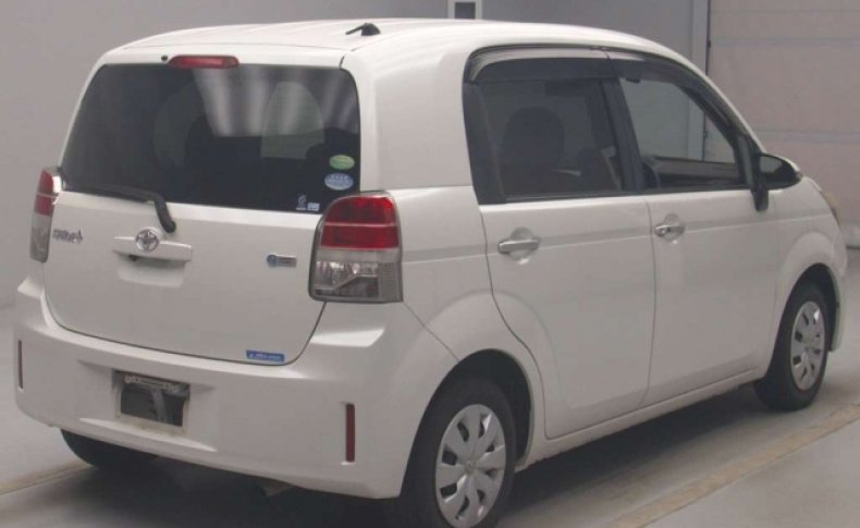TOYOTA SPADE Х 2013