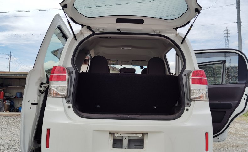 TOYOTA SPADE Х 2013