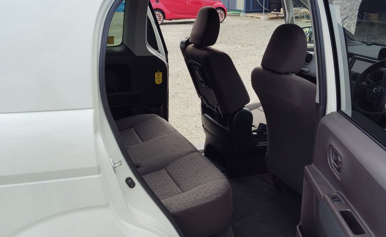 TOYOTA SPADE Х 2013