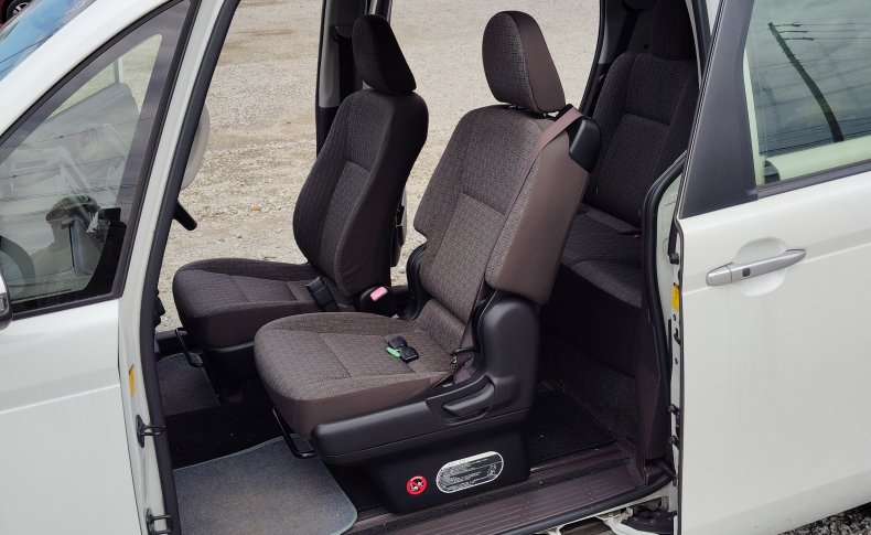 TOYOTA SPADE Х 2013