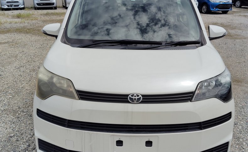 TOYOTA SPADE Х 2013
