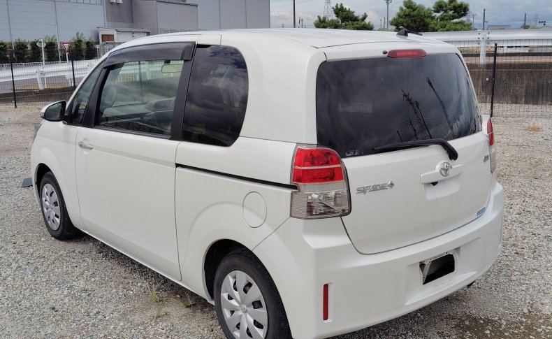 TOYOTA SPADE Х 2013