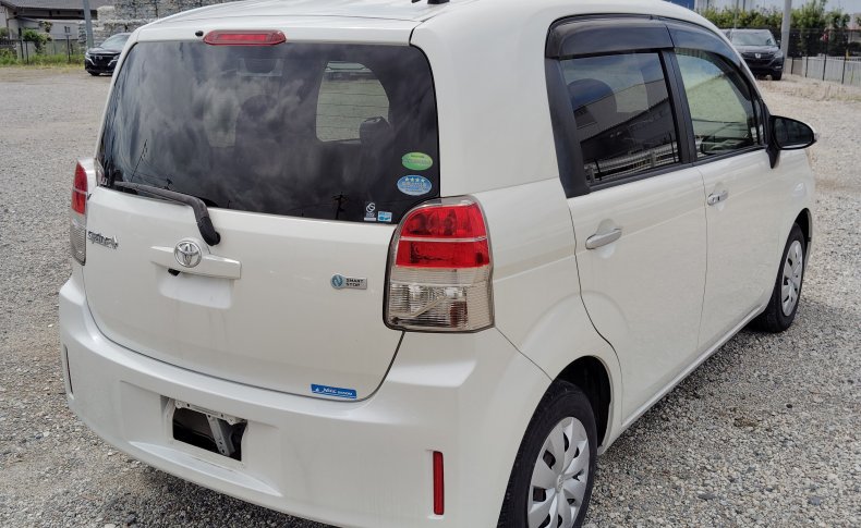 TOYOTA SPADE Х 2013