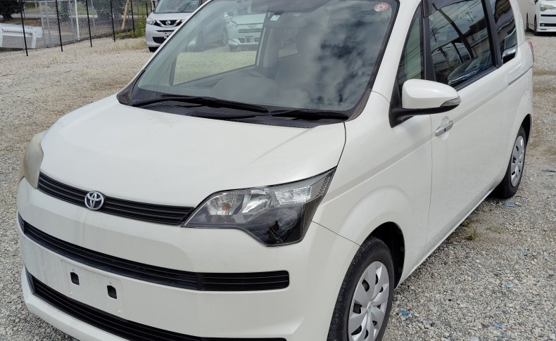 TOYOTA SPADE Х 2013