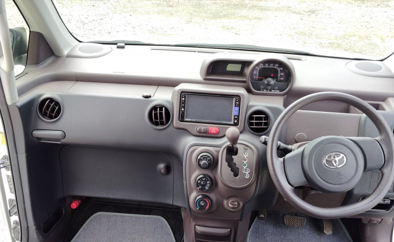 TOYOTA SPADE Х 2013
