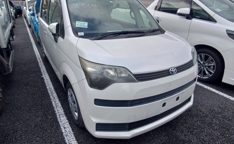 TOYOTA SPADE Х 2013