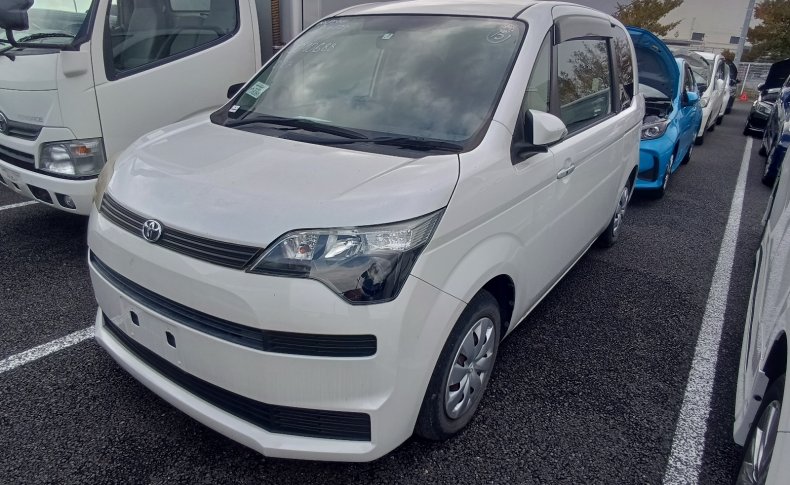 TOYOTA SPADE Х 2013