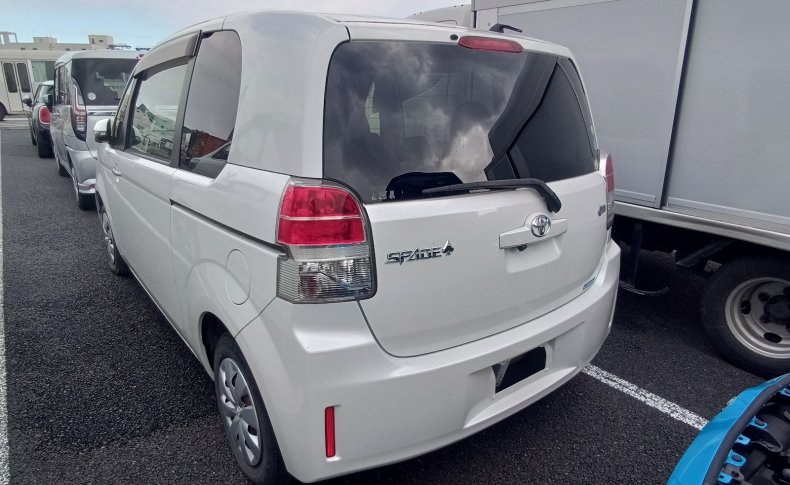TOYOTA SPADE Х 2013