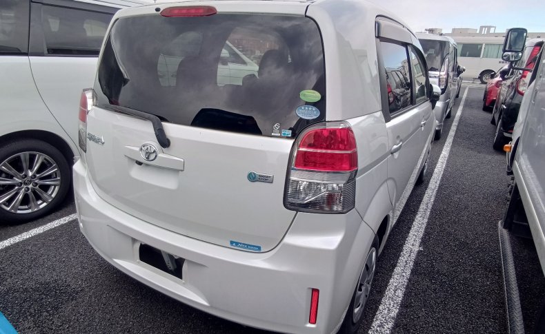 TOYOTA SPADE Х 2013