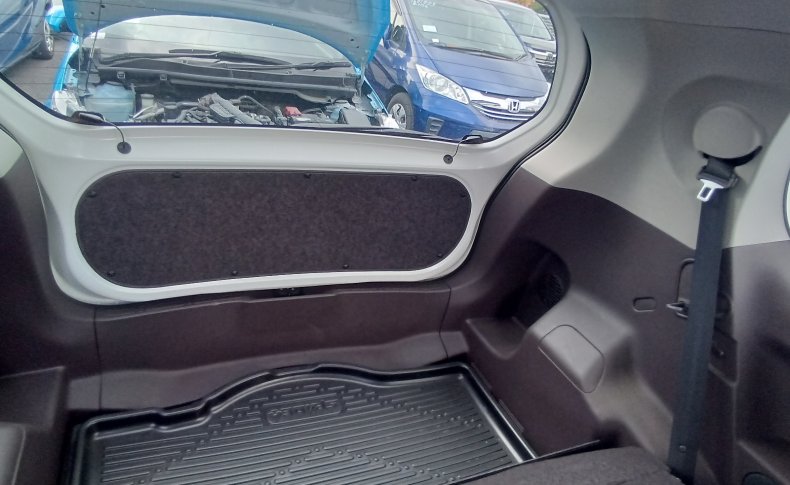 TOYOTA SPADE Х 2013
