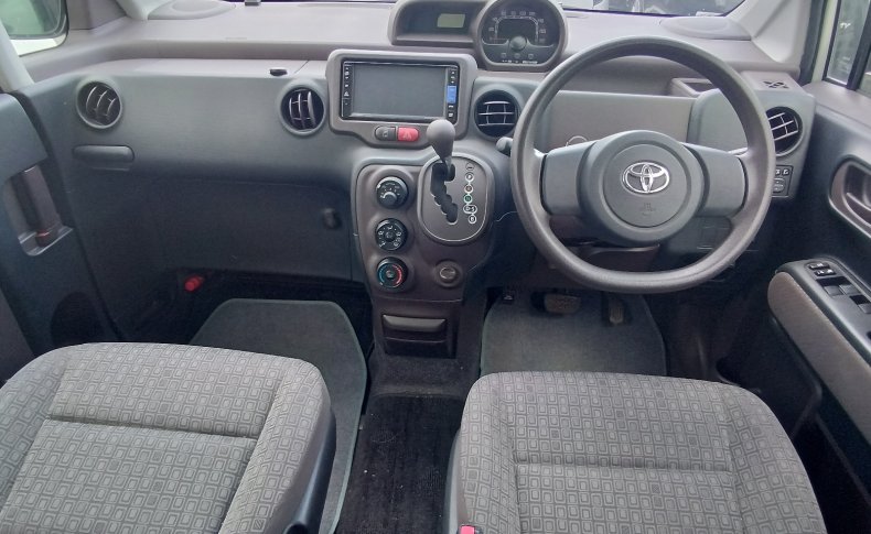 TOYOTA SPADE Х 2013