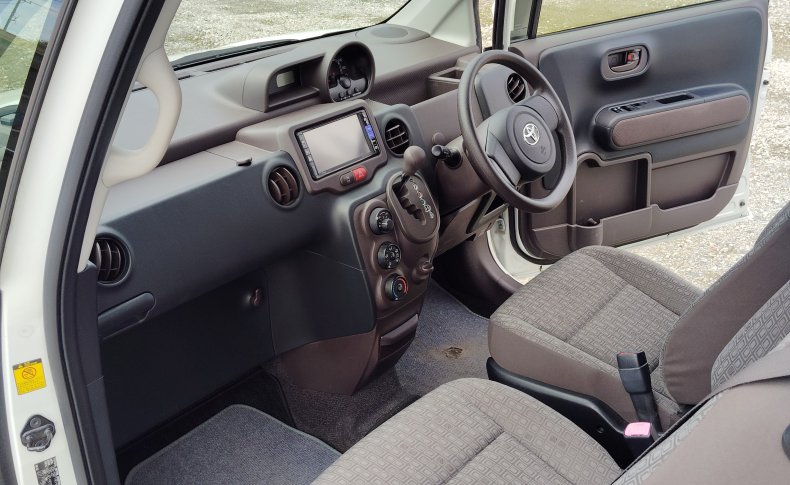 TOYOTA SPADE Х 2013