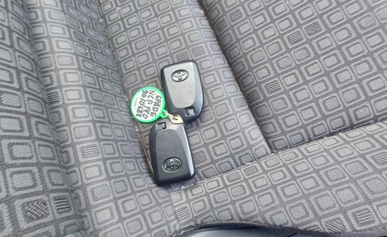 TOYOTA SPADE Х 2013