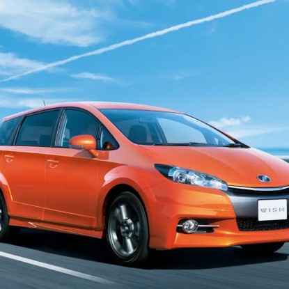 Toyota Wish 2012: полный обзор обновлённого минивэна