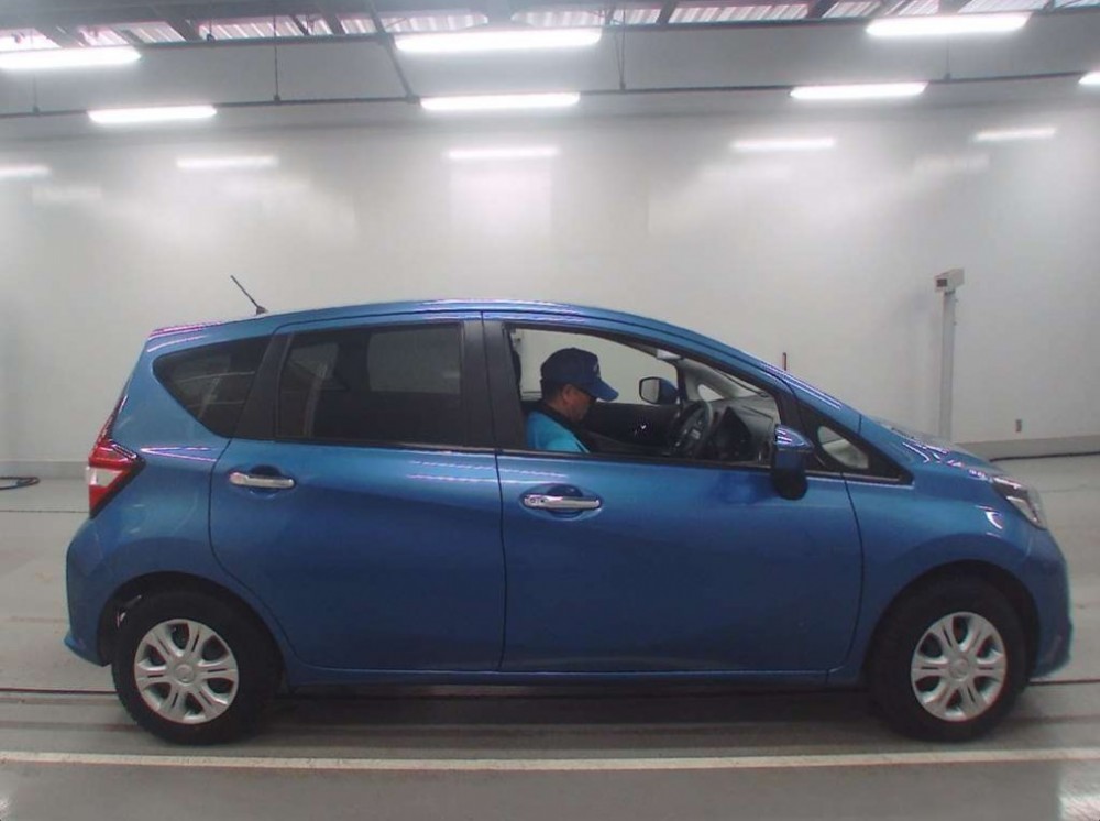 Ниссан ноут 2019. Nissan note 2017. Ниссан ноте 2019 без заднего бампера. Ниссан ноут 2019 гибрид. Ниссан ноут 2019г.