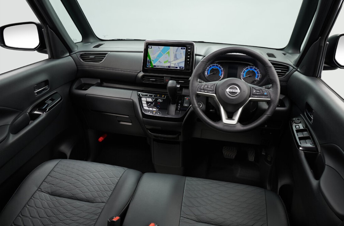 Салон Nissan ROOX