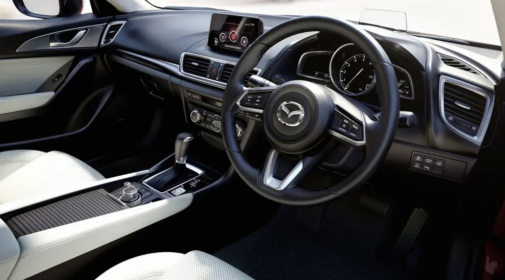 Фото салона Mazda Axela