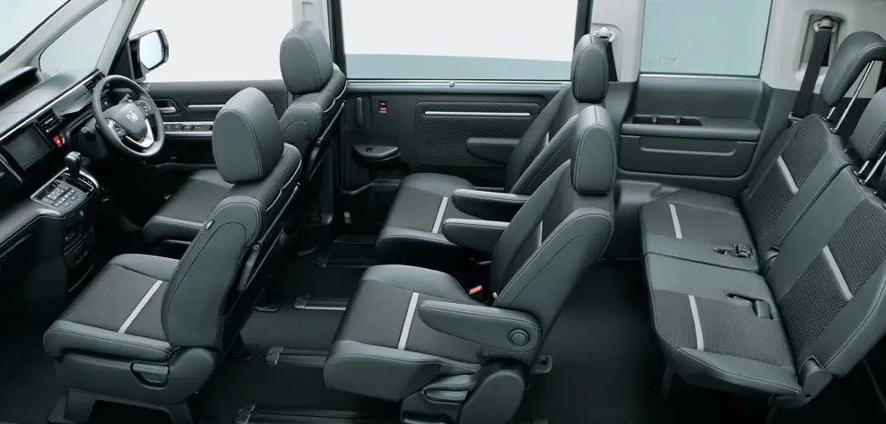 Фото салона Honda Stepwgn