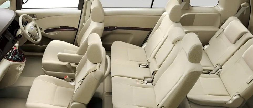 Фото салона Toyota Isis