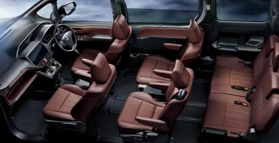 Фото салона Toyota Esquire